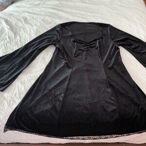 SHEIN Chic Black Velvet Long Sleeve Dress